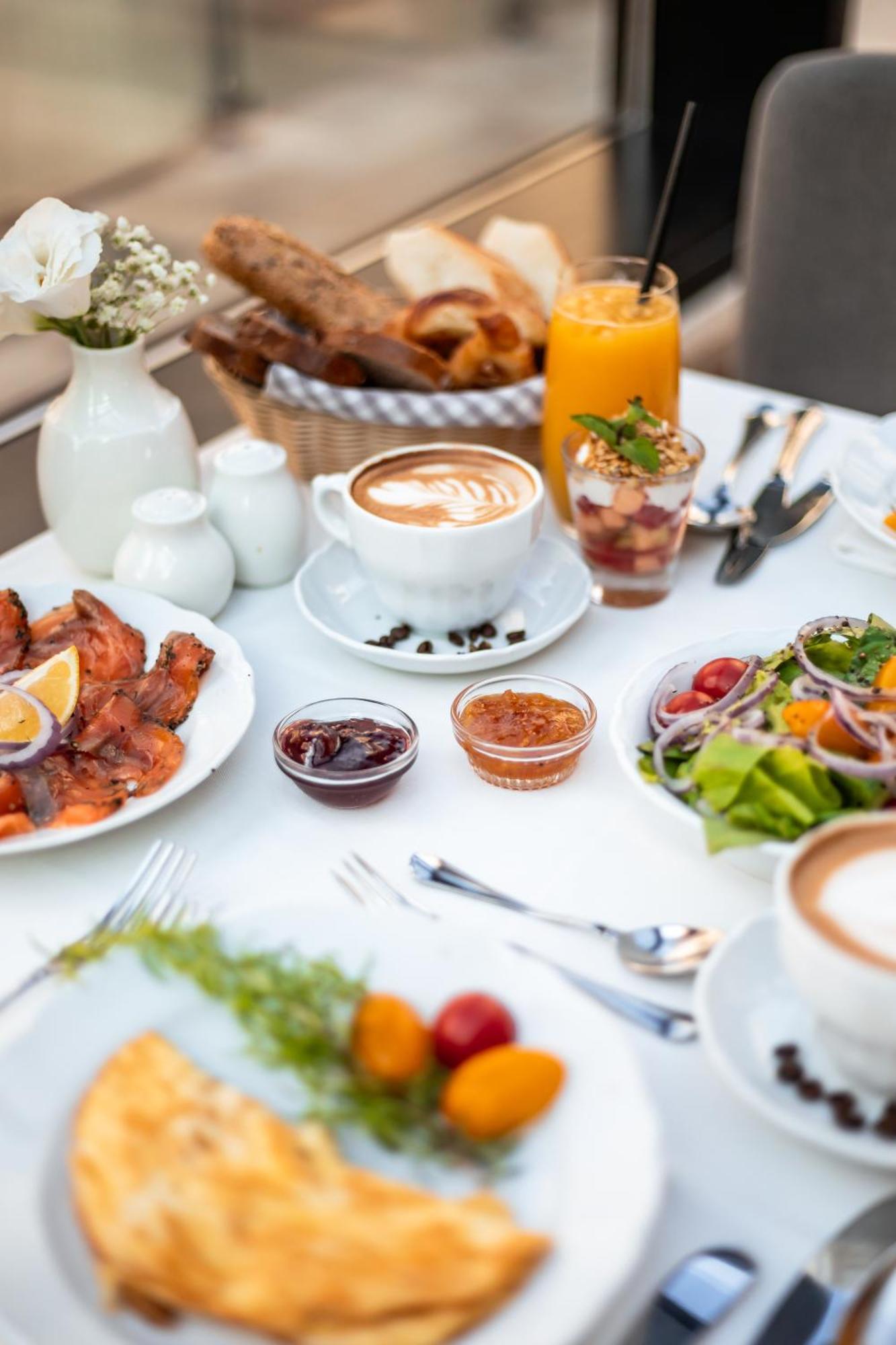 Edmond Luxury Hotel & Spa Рош Пина Екстериор снимка